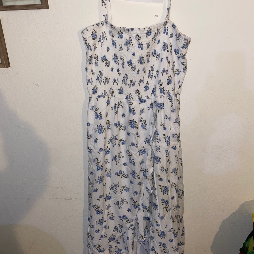 Clothes - Picture 4 of 4